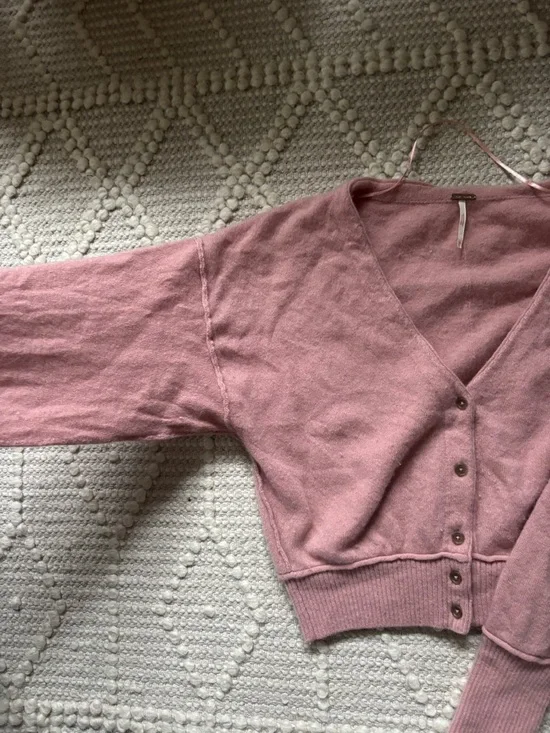 Free People Women’s 100% cashmere pink cardigan sweater size medium - Picture 3 of 4
